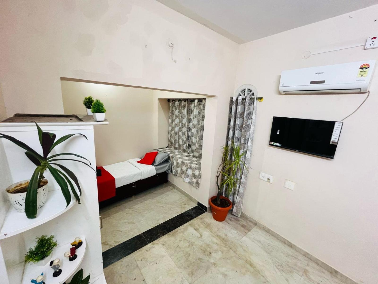 Adh Hazel Wood Hotel Mysore Buitenkant foto