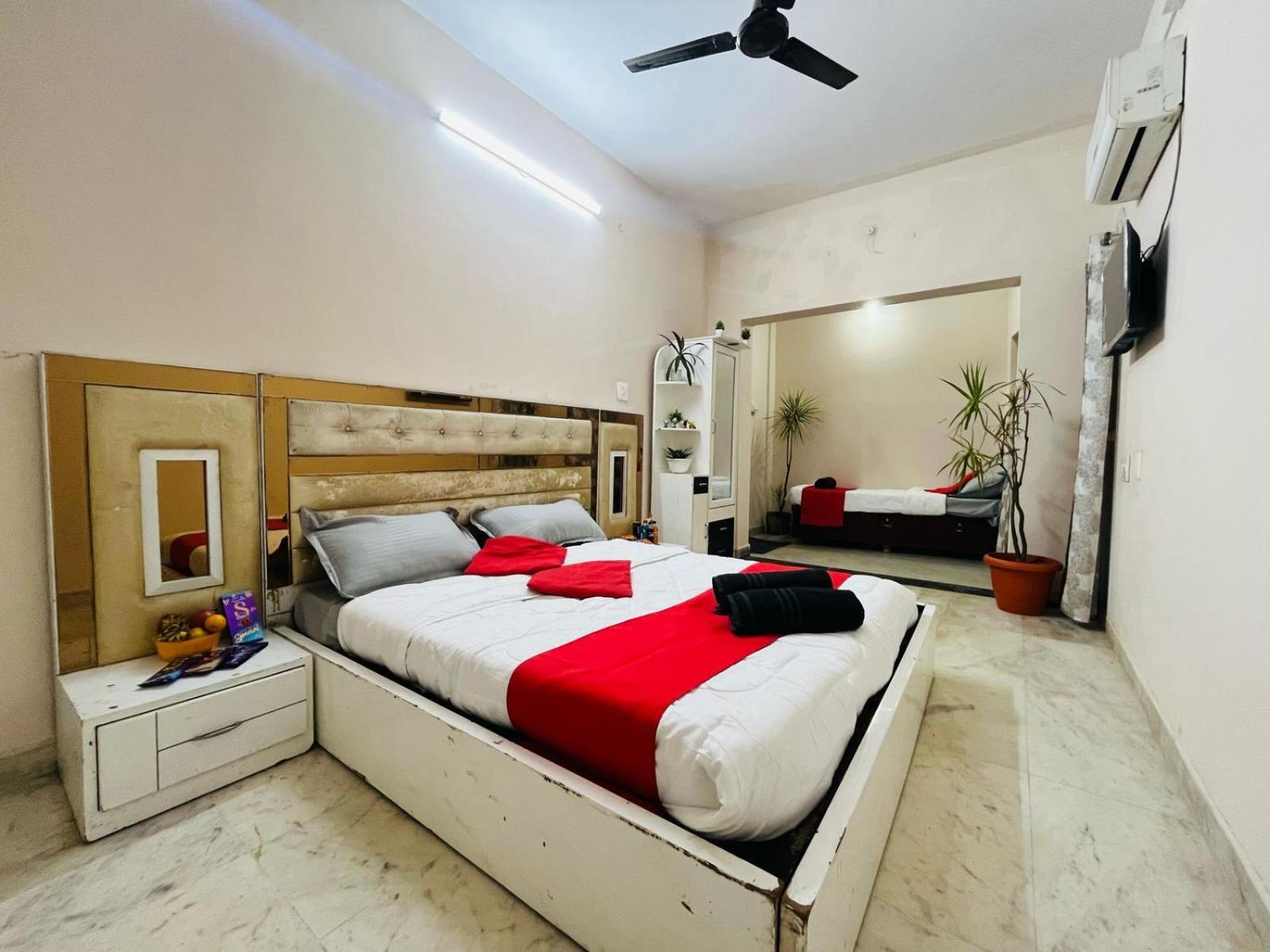 Adh Hazel Wood Hotel Mysore Buitenkant foto