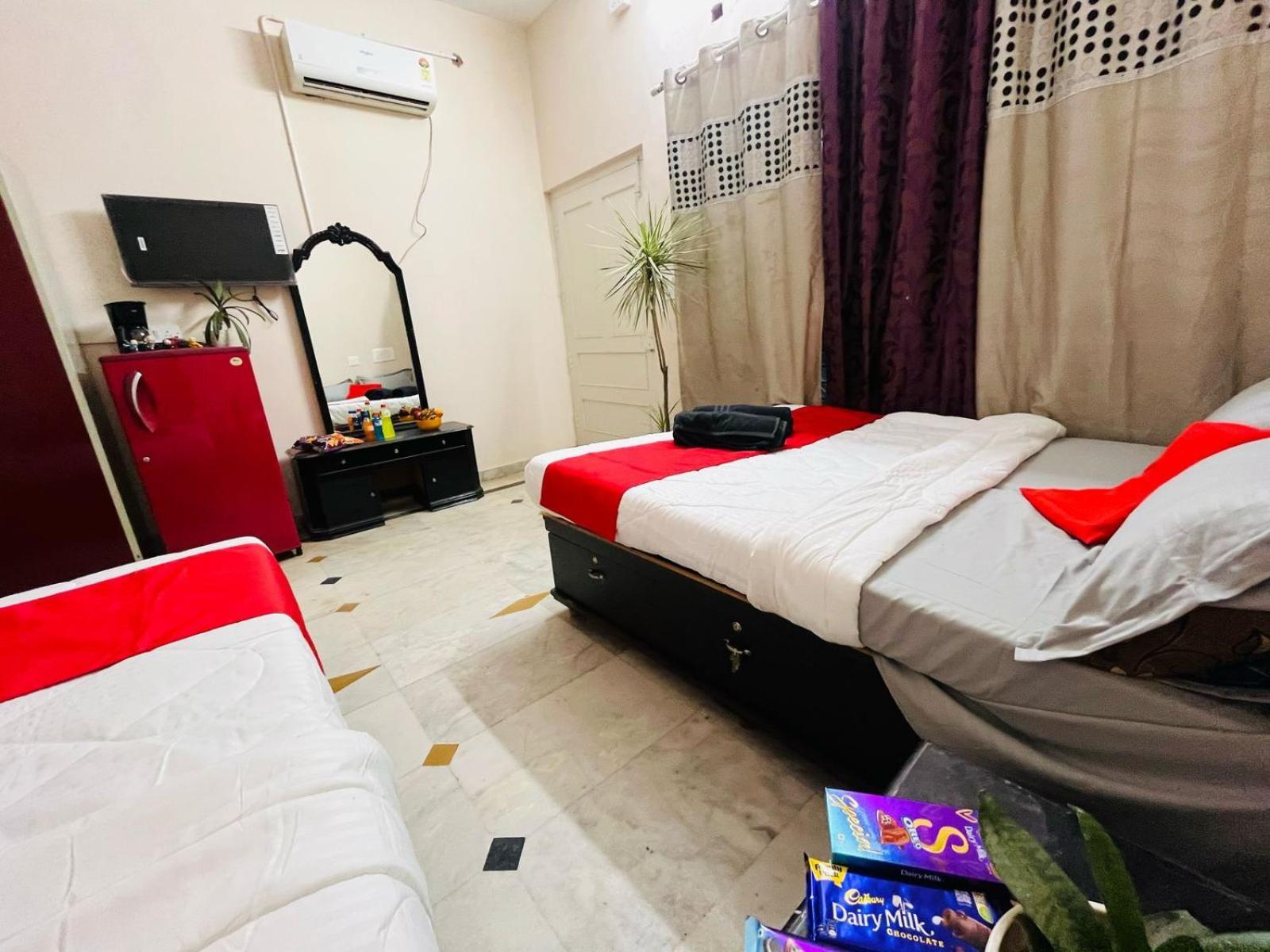 Adh Hazel Wood Hotel Mysore Buitenkant foto