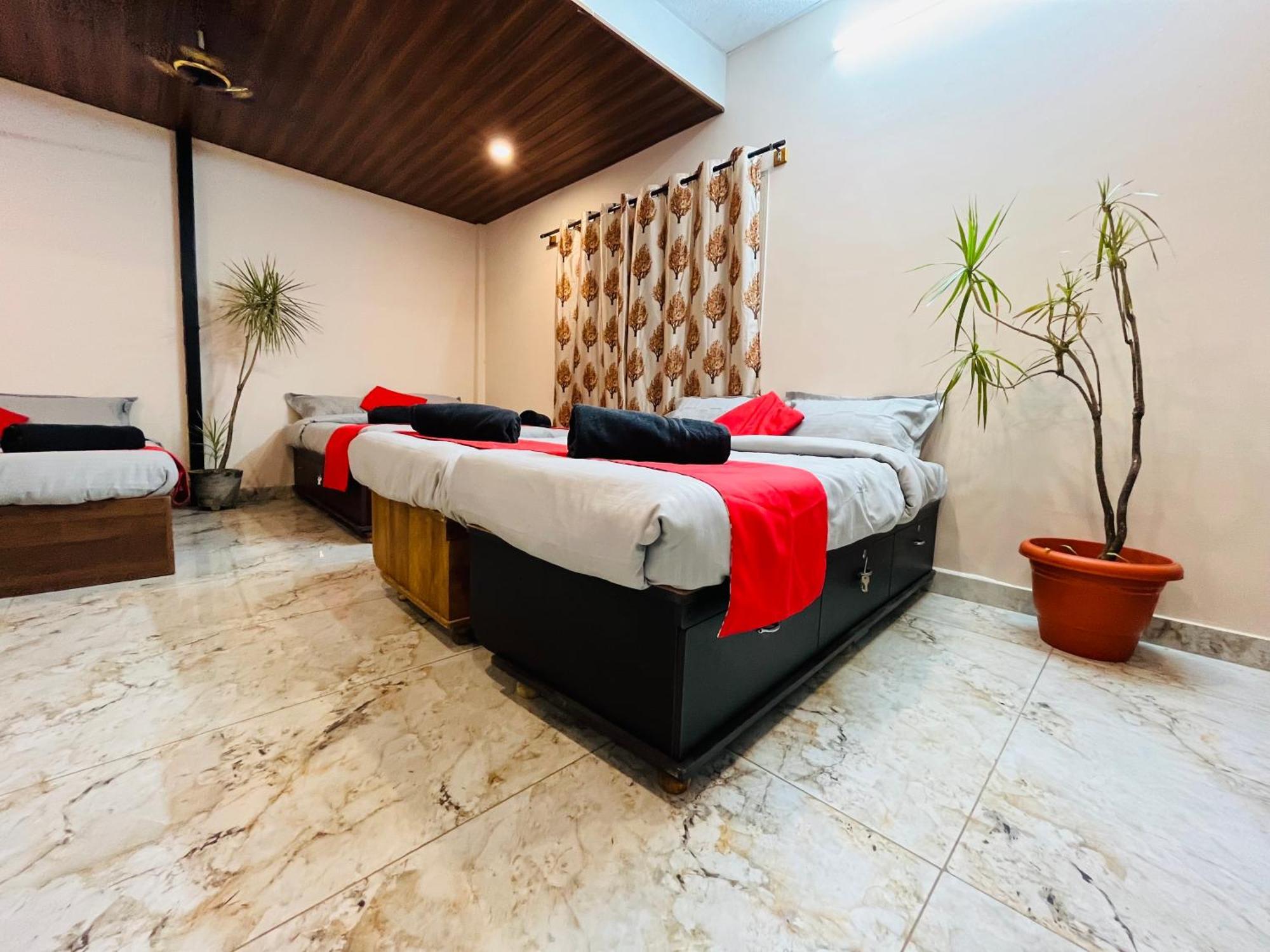 Adh Hazel Wood Hotel Mysore Buitenkant foto