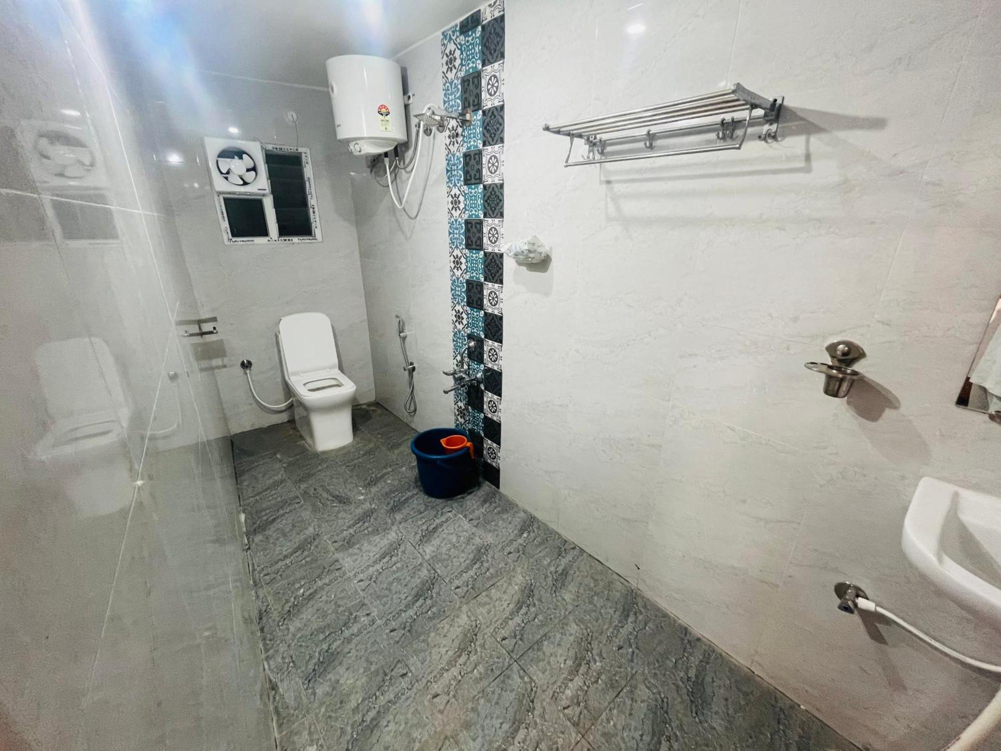 Adh Hazel Wood Hotel Mysore Buitenkant foto