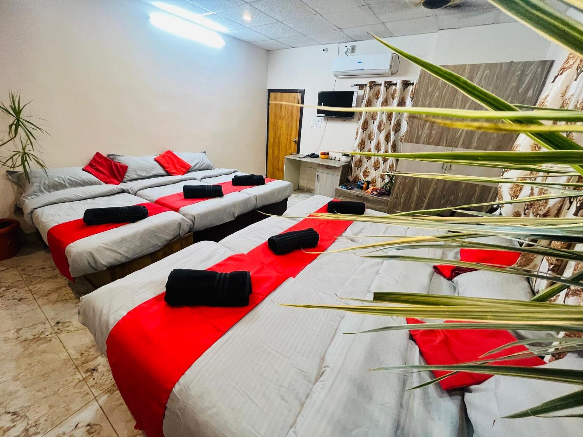 Adh Hazel Wood Hotel Mysore Buitenkant foto