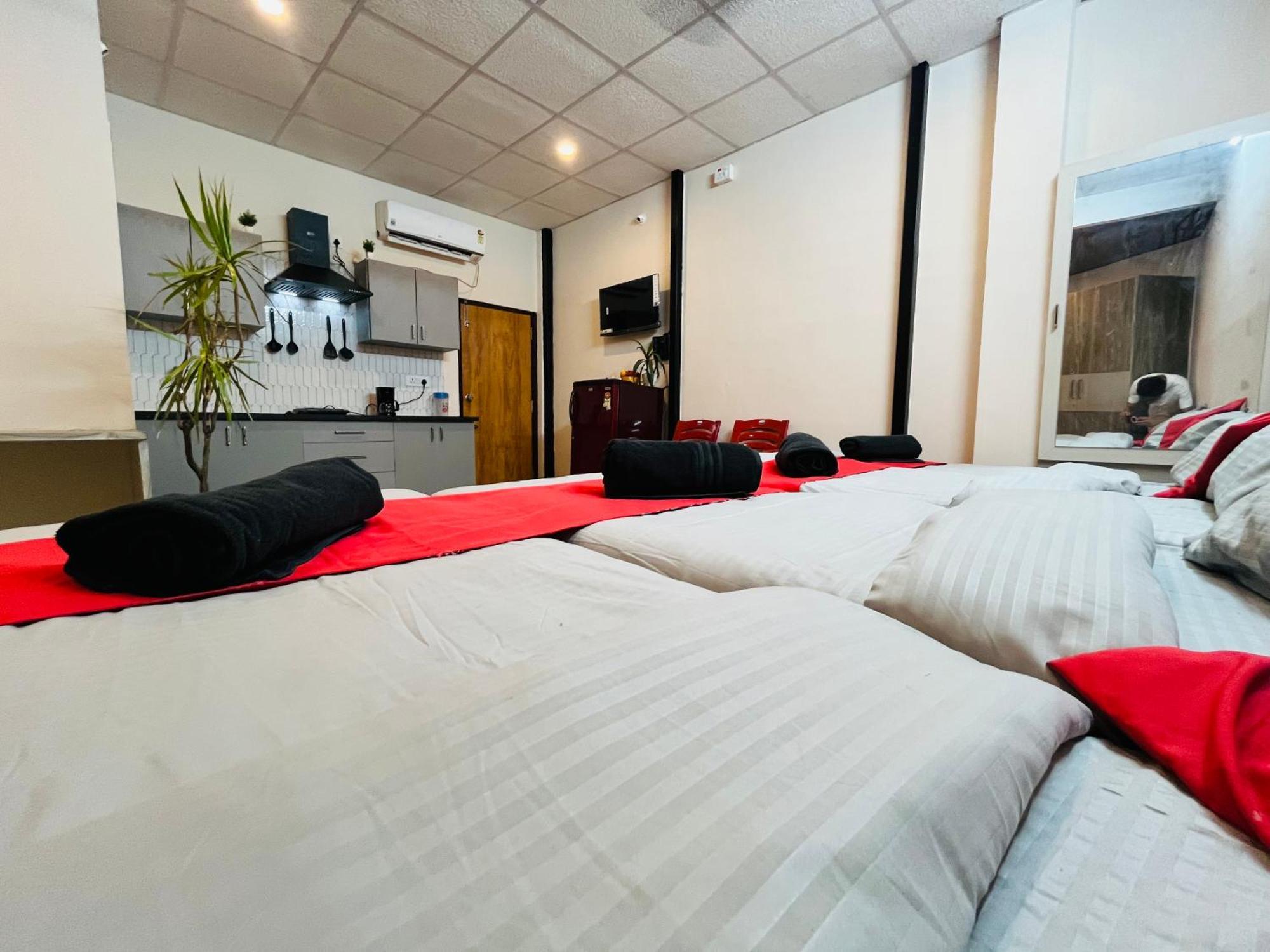 Adh Hazel Wood Hotel Mysore Buitenkant foto